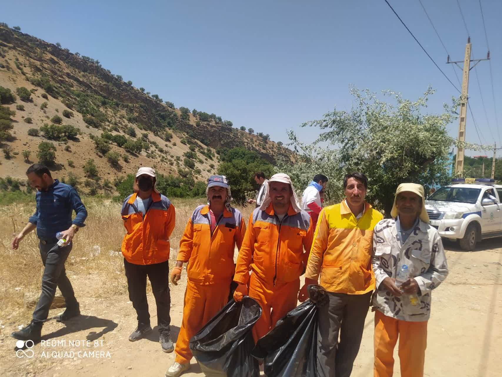 پاکسازی پسماند تنگ مهریان به سمت کاکان پاکسازی پسماند تنگ مهریان به سمت کاکان