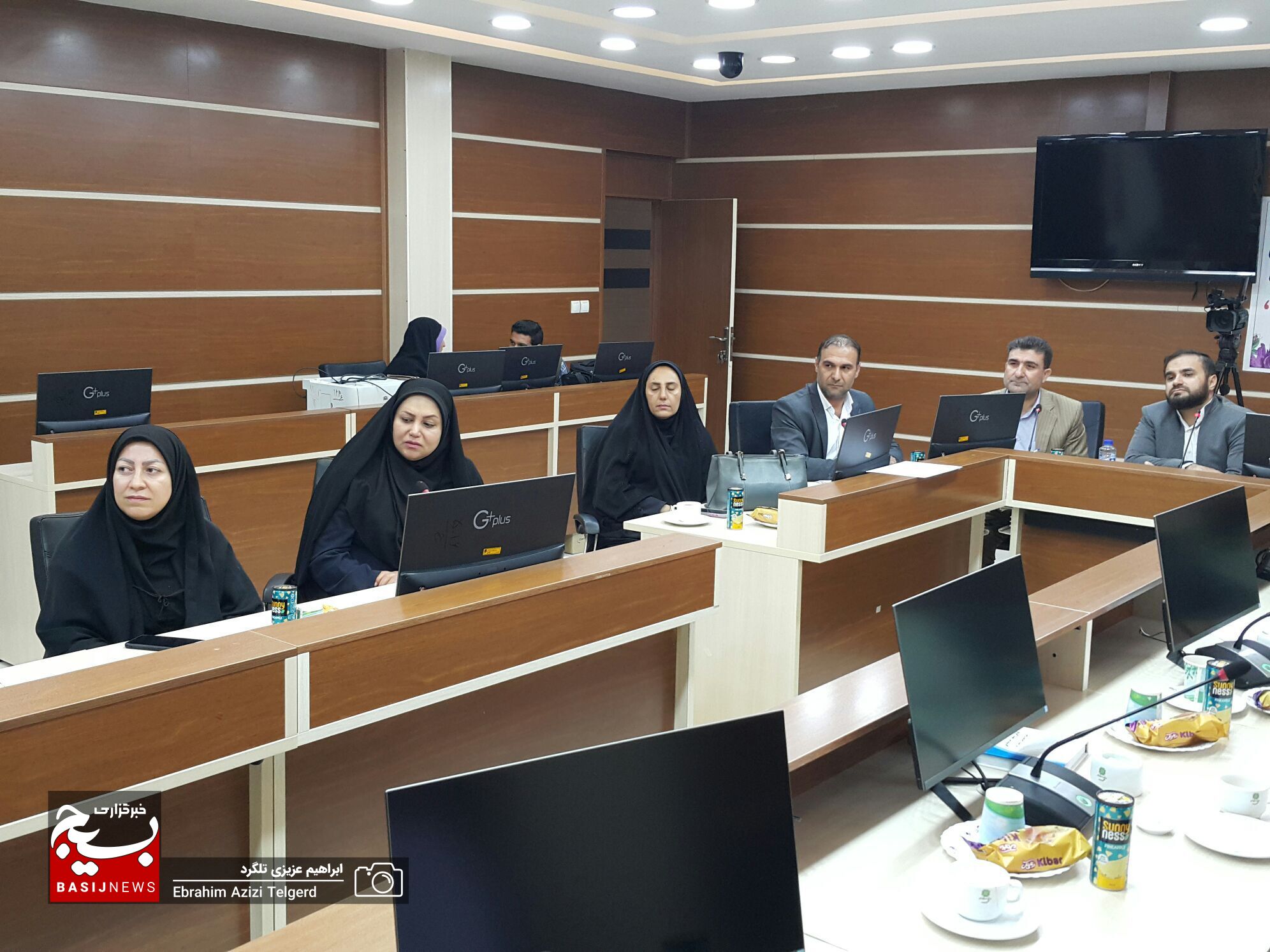 تجلیل از کارکنان ایثارگر و فرزندان شاهد امور مالیاتی کهگیلویه و بویراحمد