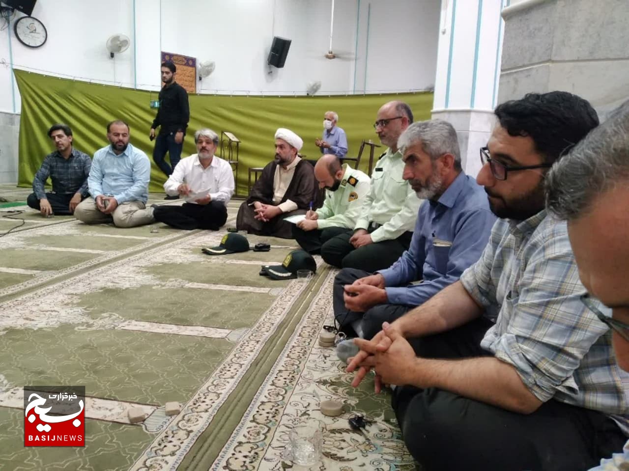 «میز خدمت» مدیران استانی در مسجد فاطمه الزهرا (س) پردیسان قم «میز خدمت» مدیران استانی در مسجد فاطمه الزهرا (س) پردیسان قم