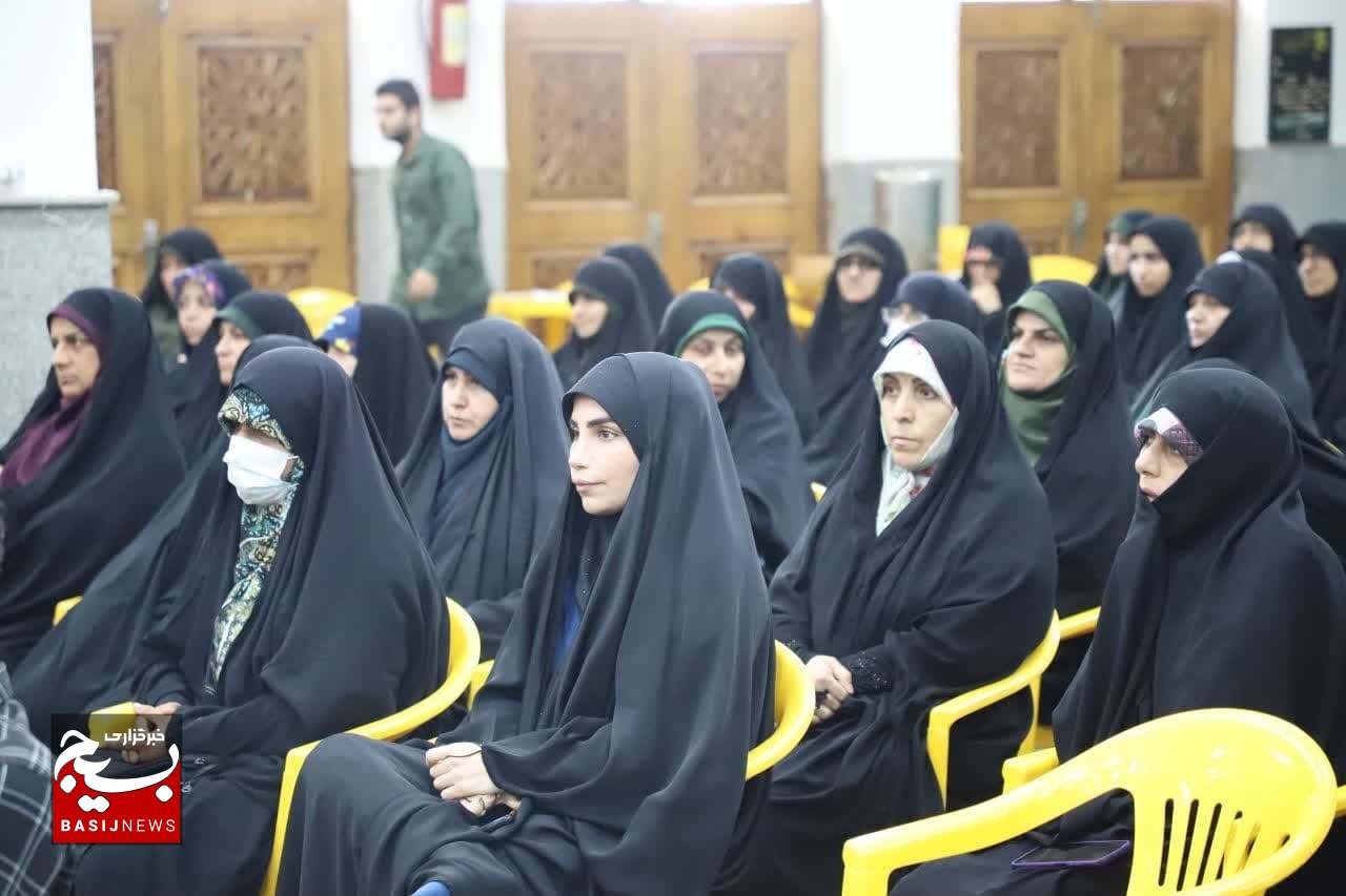 امروزه بانوان در خط مقدم جبهه فرهنگی و اجتماعی نقش مهمی دارند امروزه بانوان در خط مقدم جبهه فرهنگی و اجتماعی نقش مهمی دارند