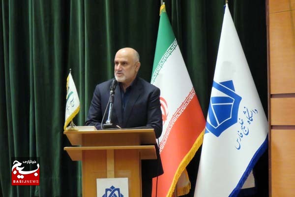 کشور در حال عبور از موانع دشمنان است کشور در حال عبور از موانع دشمنان است