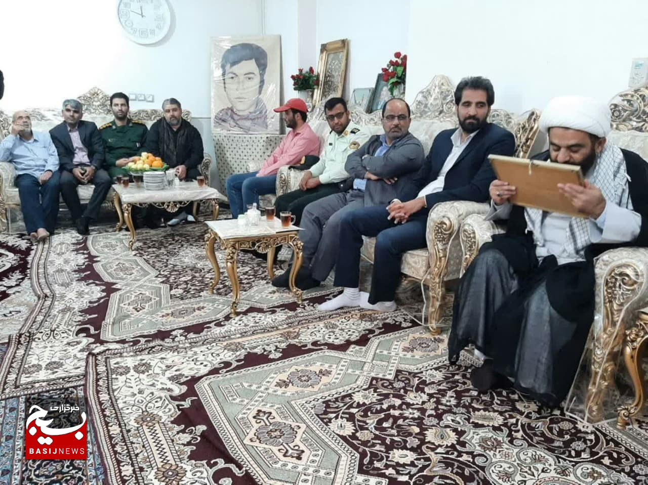 قدردانی از خانواده شهید قمی روستای راهجرد در حماسه آزادسازی خرمشهر قدردانی از خانواده شهید قمی روستای راهجرد در حماسه آزادسازی خرمشهر