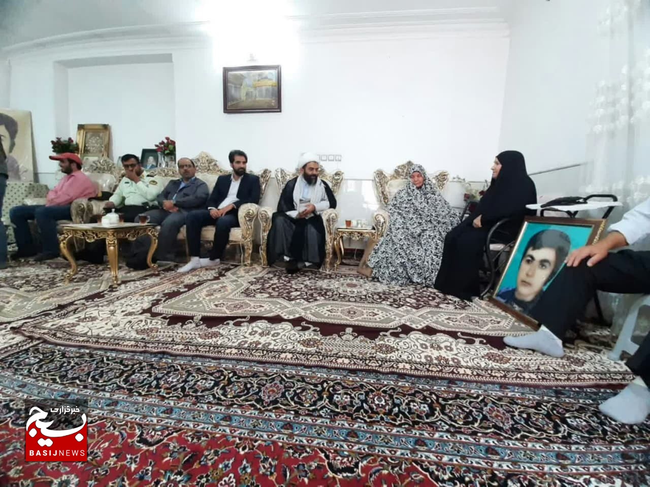 قدردانی از خانواده شهید قمی روستای راهجرد در حماسه آزادسازی خرمشهر قدردانی از خانواده شهید قمی روستای راهجرد در حماسه آزادسازی خرمشهر