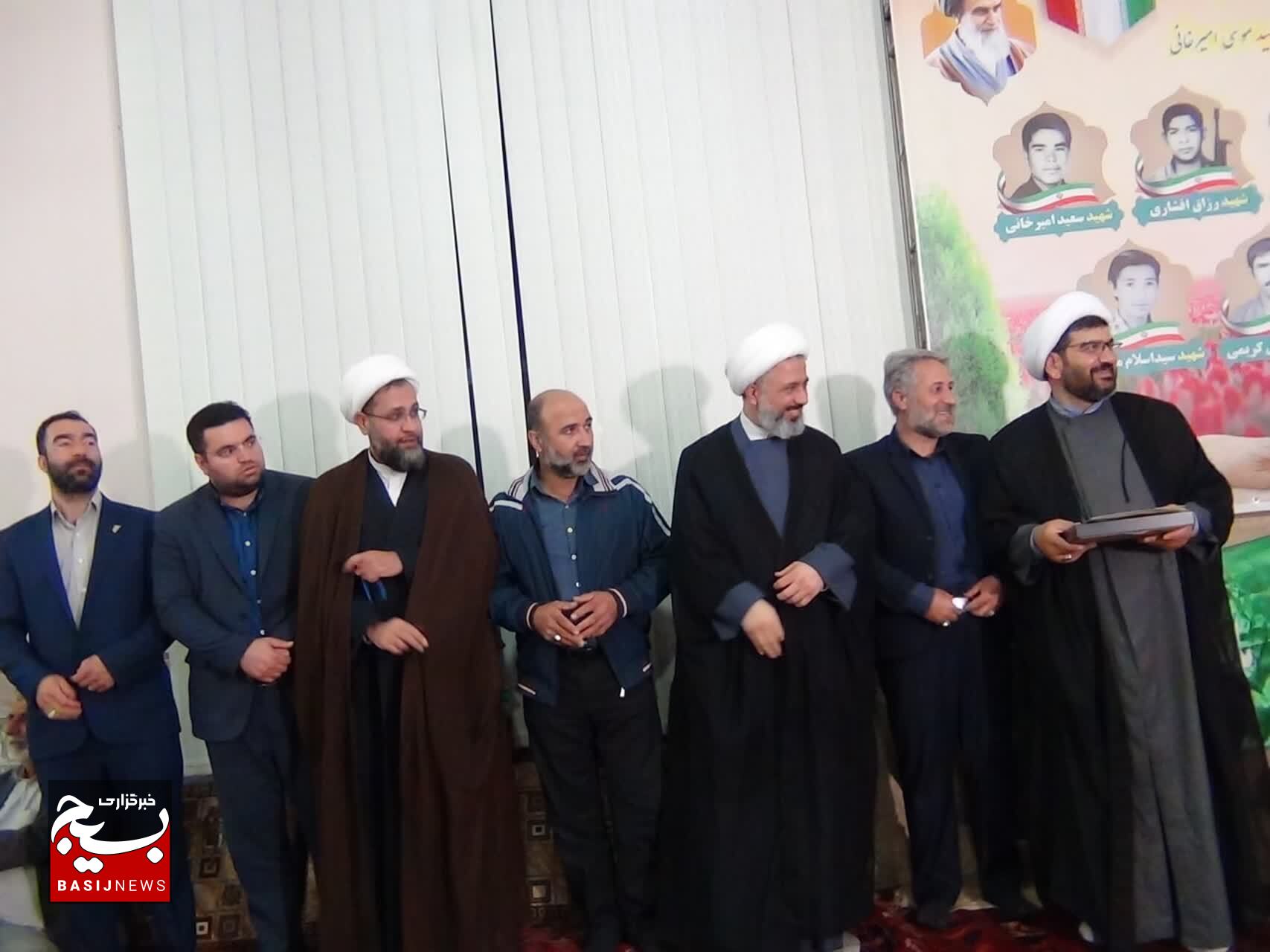 هدف دشمن القای ناامیدی در جامعه است هدف دشمن القای ناامیدی در جامعه است