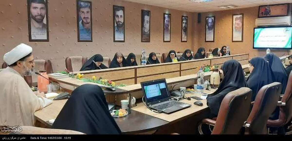 نشست هم اندیشی با هدف تبیین جایگاه زن در تحقق تمدن اسلامی و مدل تشکیلاتی در اندیشه حضرت امام خامنه ای مدظله العالی با حضور 7 تن از بانوان فعال در عرصه فرهنگی کشور عراق با هدف جمعی از نخبگان بسیجی و فعالین فرهنگی استان قم برگزار شد .