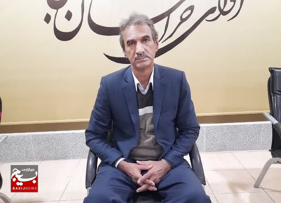 داستان هنرمند بسیجی که یک سبک هنری جدید ابداع کرده است داستان هنرمند بسیجی که یک سبک هنری جدید ابداع کرده است