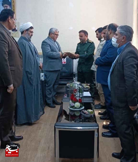در آستانه دهه کرامت تجلیل از مدیریت ومعاونین اداره آموزش وپروش ناحیه ۲ اهواز در آستانه دهه کرامت تجلیل از مدیریت ومعاونین اداره آموزش وپروش ناحیه ۲ اهواز