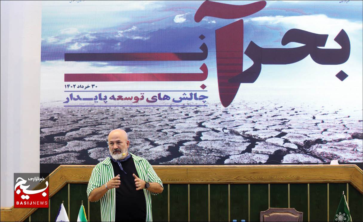 لزوم بازنگری در مصارف آب مشهد/تشدید فرونشست زمین در پی بحران آبی/بین دو سبک زندگی پایدار و ناپایدار باید یکی را انتخاب کنیم لزوم بازنگری در مصارف آب مشهد/تشدید فرونشست زمین در پی بحران آبی/بین دو سبک زندگی پایدار و ناپایدار باید یکی را انتخاب کنیم