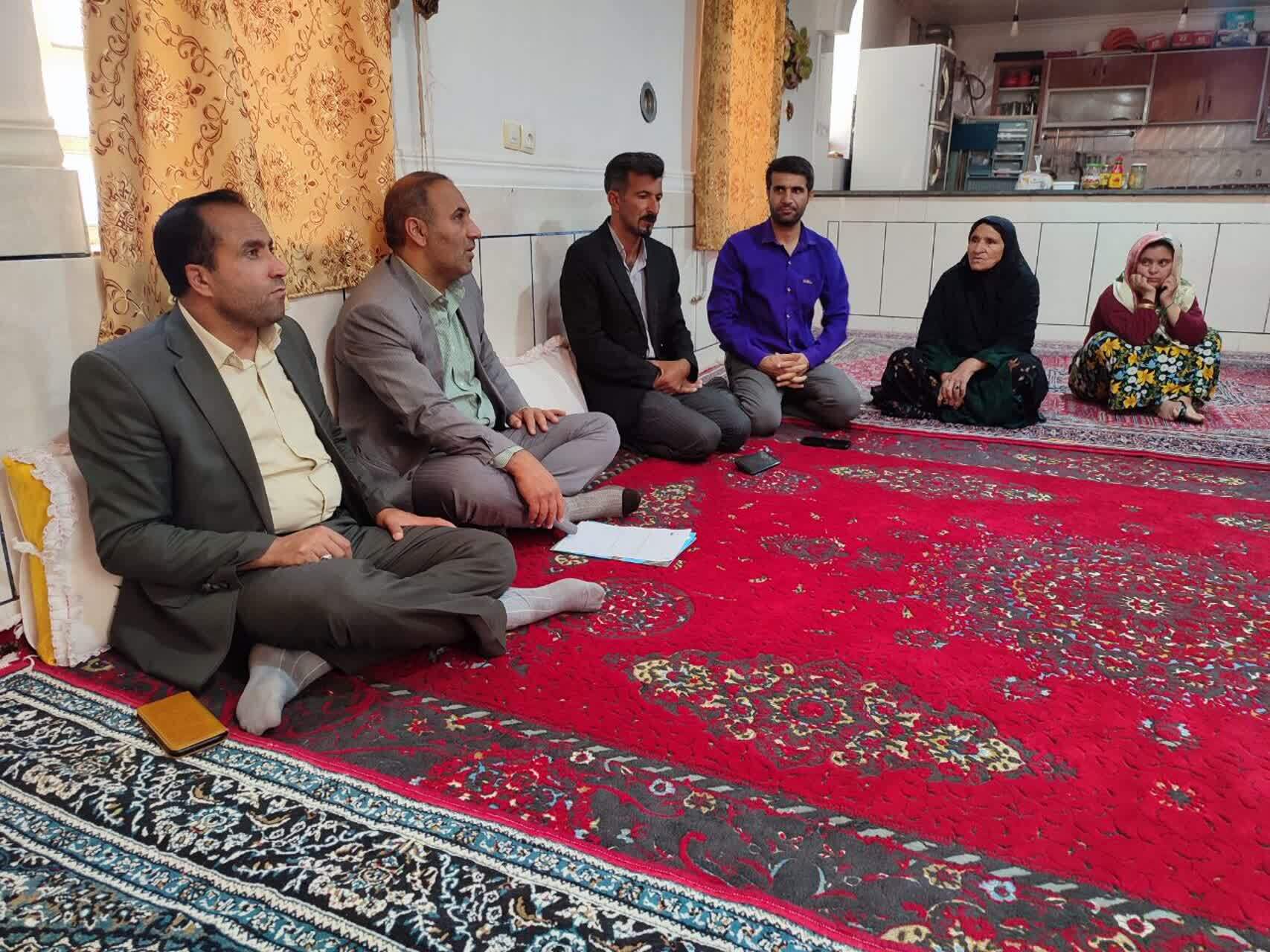 تجلیل ازخانواده های جانبازان و ایثارگران زیر ۲۵ درصد روستاهای بخش پاتاوه تجلیل ازخانواده های جانبازان و ایثارگران زیر ۲۵ درصد روستاهای بخش پاتاوه