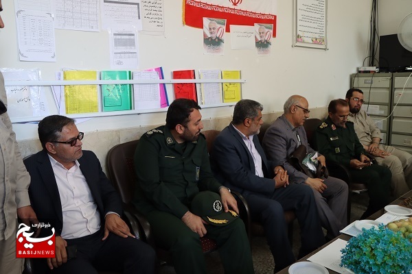 بازدید فرمانده سپاه فجر از بیمارستان صحرایی در روستای دژکرد فارس به مناسبت دهه امامت و ولایت بازدید فرمانده سپاه فجر از بیمارستان صحرایی در روستای دژکرد فارس به مناسبت دهه امامت و ولایت