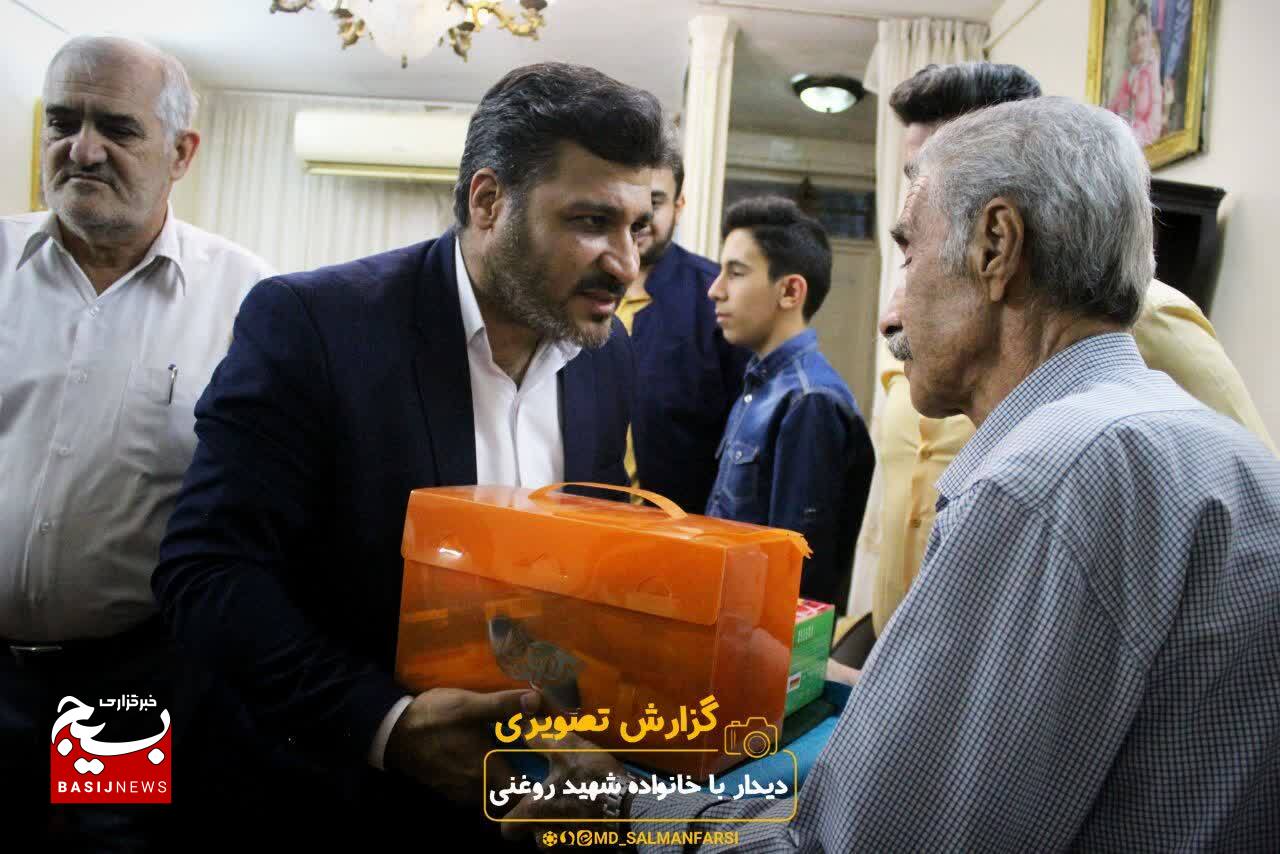 تکریم خانواده شهدا توسط بسیجیان اهوازی