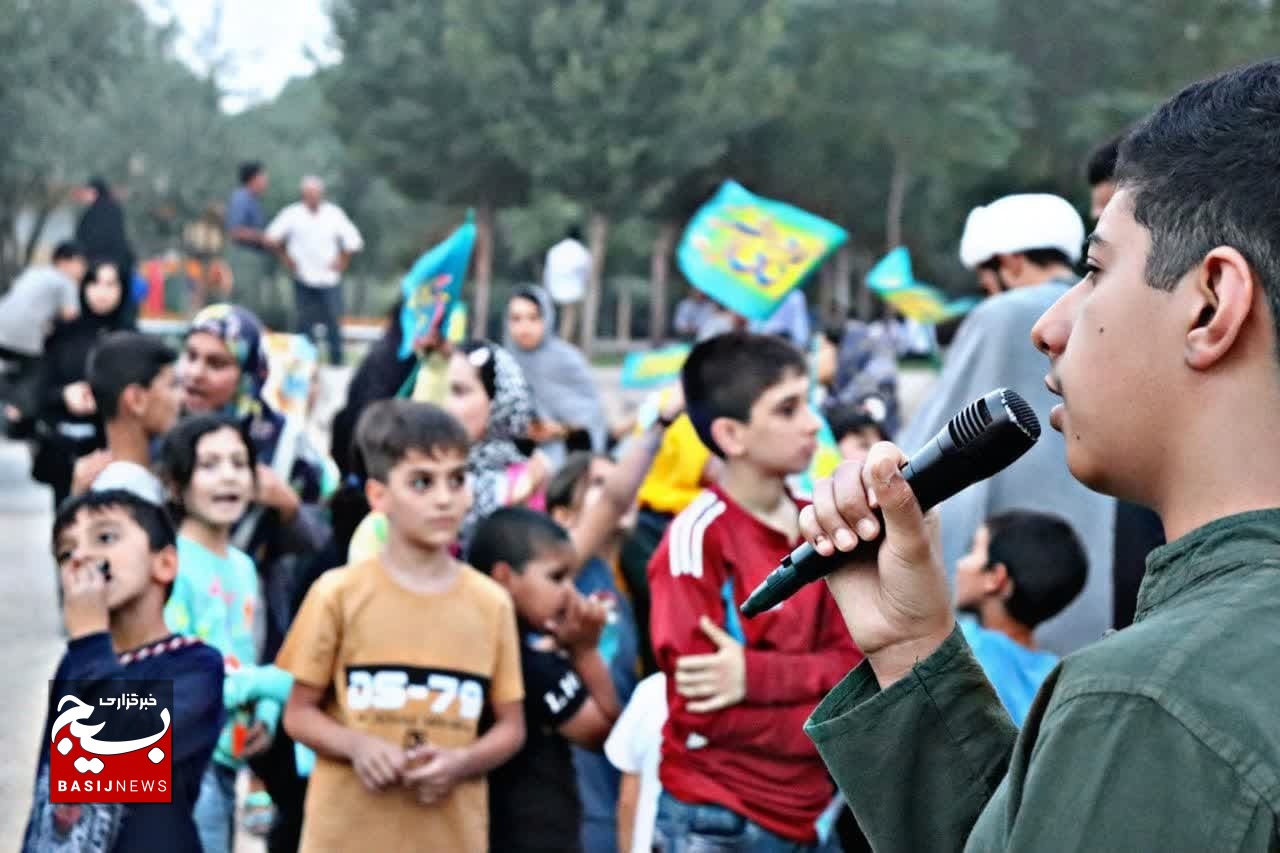 کاروان جشن غدیر در محلات حاشیهای شهر قم کاروان جشن غدیر در محلات حاشیهای شهر قم