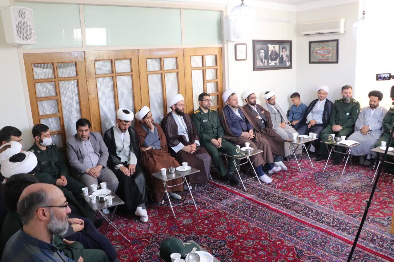 سپاه حافظ انقلاب اسلامی است سپاه حافظ انقلاب اسلامی است
