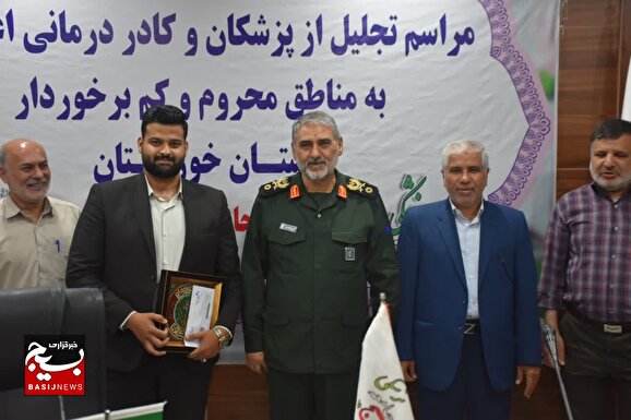 پزشکان جهادی، نمادهای مادی گرایی را به هم میزنند پزشکان جهادی، نمادهای مادی گرایی را به هم میزنند