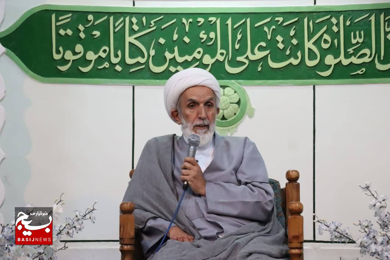 دشمن برای رخنه در کشور سراغ بی حجابی رفته است/معادلات قدرت به نفع حق تغییر کرده است