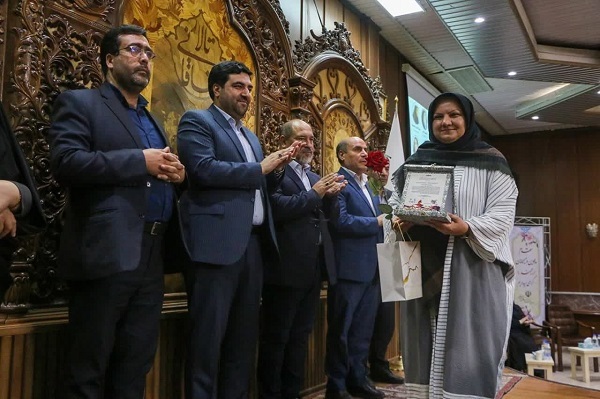 تجلیل از بانوان فعال و تاثیرگذار عرصه فرهنگ و هنر در تبریز تجلیل از بانوان فعال و تاثیرگذار عرصه فرهنگ و هنر در تبریز