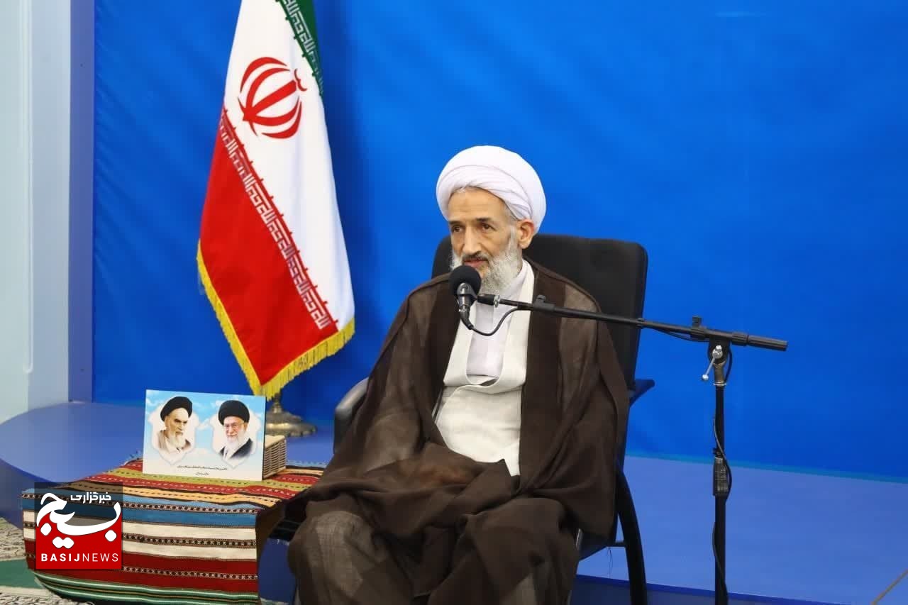 یادواره علما و شهدای گامی مهم در جهت هویتبخشی به نسل جوان است. یادواره علما و شهدای گامی مهم در جهت هویتبخشی به نسل جوان است.