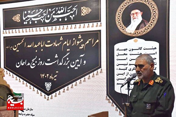 مداحان پیش قراول حرکت بزرگ فرهنگی عاشورایی در کشور هستند