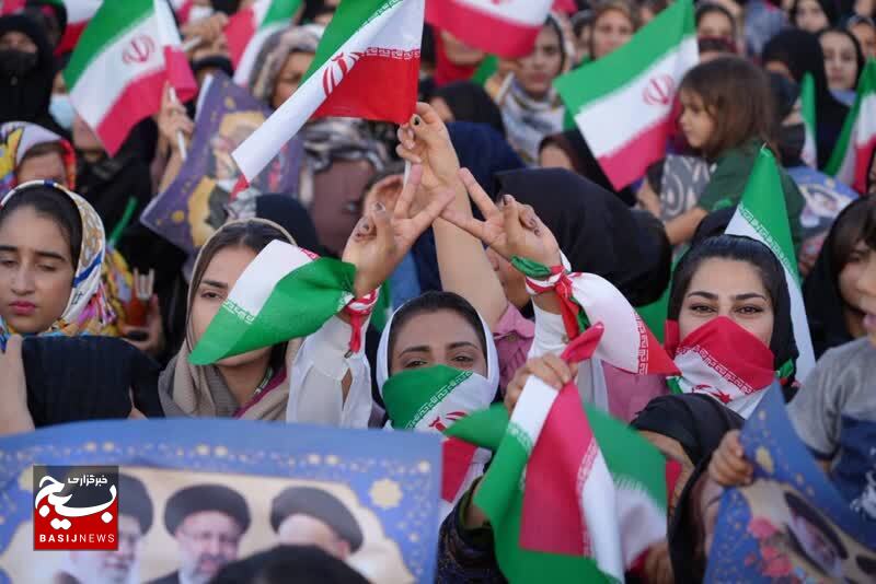 استقبال باشکوه یاسوجی ها از رئیس جمهور در ورزشگاه تختی
