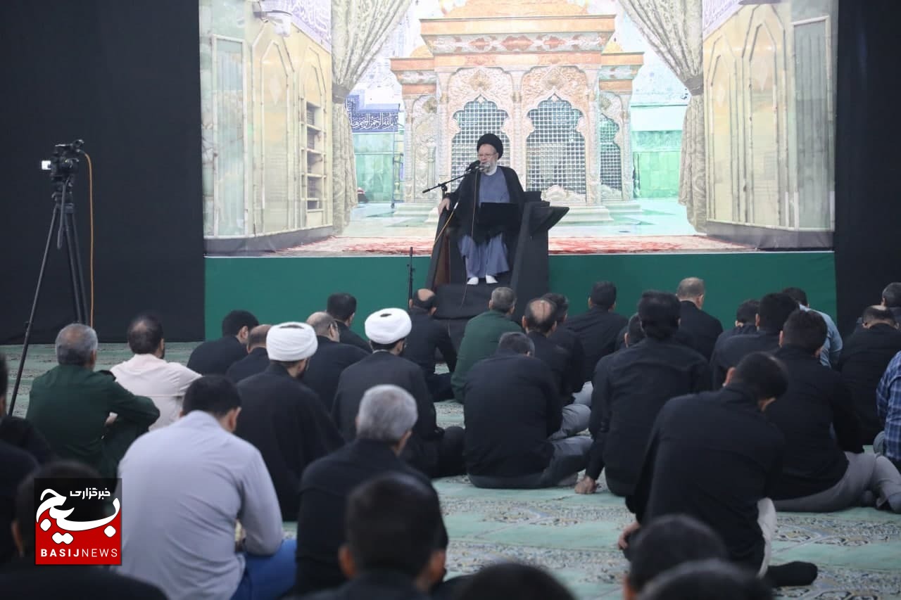 پیام امروز عاشورا مقابله با ستمگران جهان است پیام امروز عاشورا مقابله با ستمگران جهان است
