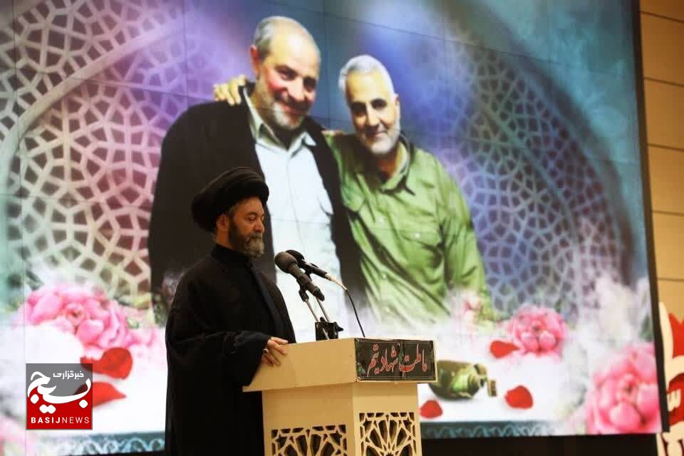 باید الگوهای بزرگ کشور را به نسل جدید معرفی کنیم باید الگوهای بزرگ کشور را به نسل جدید معرفی کنیم