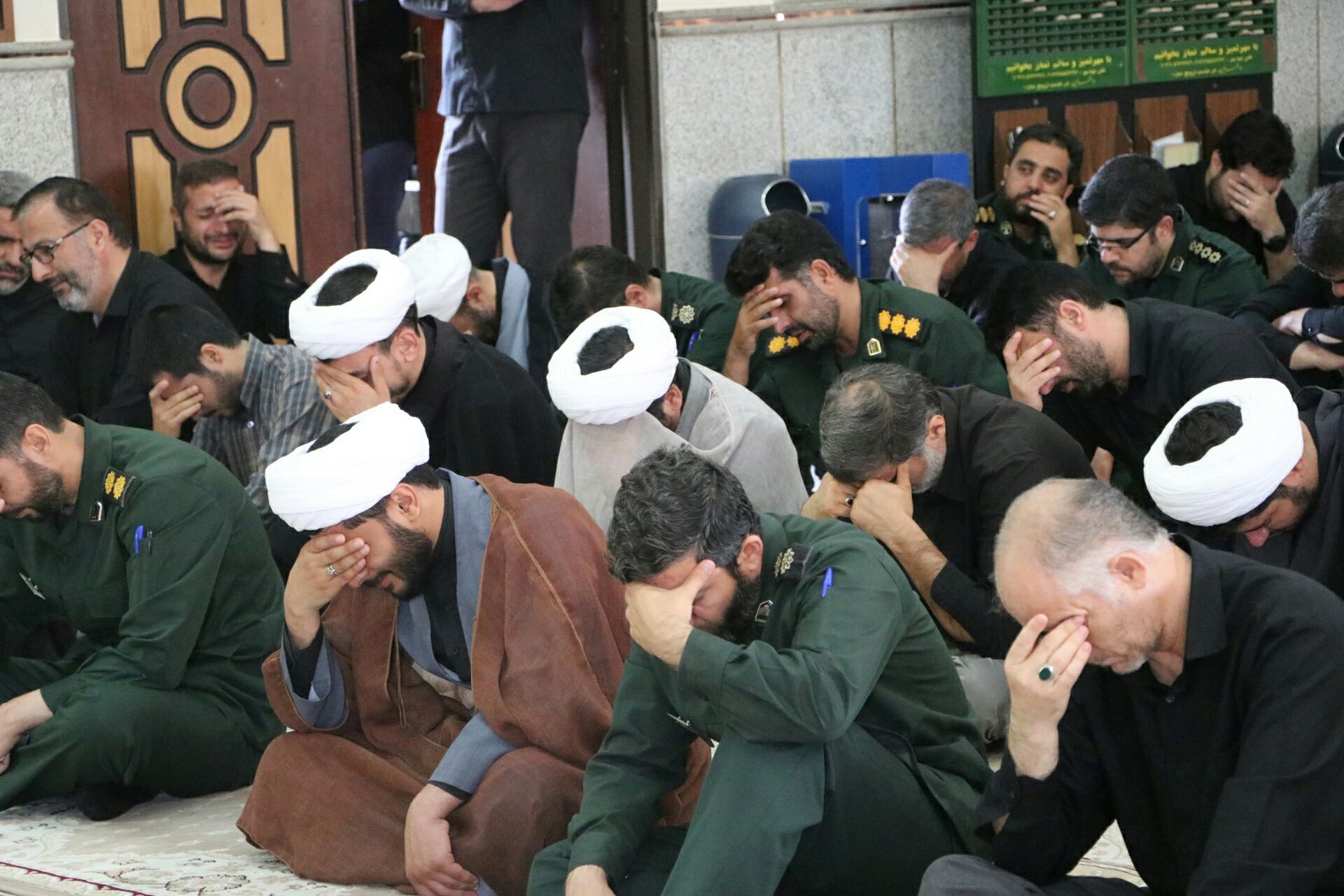 هیچ زمانی فرهنگ حسینی با فرهنگ یزیدی در یک جا جمع نمیشود هیچ زمانی فرهنگ حسینی با فرهنگ یزیدی در یک جا جمع نمیشود