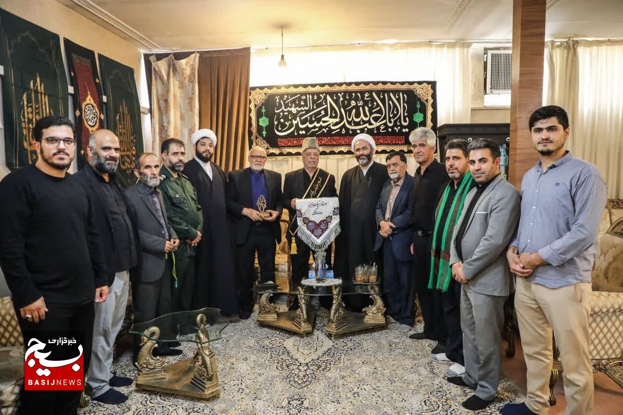 میانداران و پیرغلامان حسینی در قم تکریم شدند میانداران و پیرغلامان حسینی در قم تکریم شدند