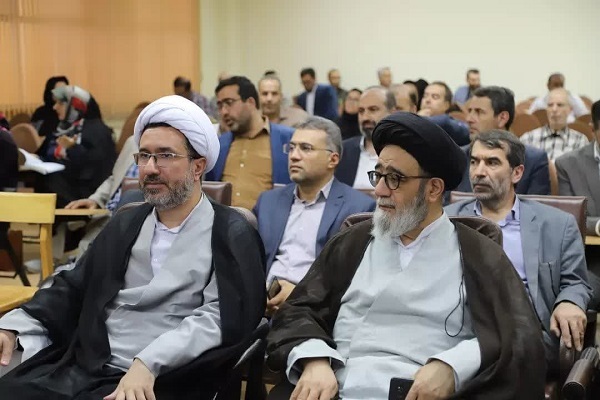 رونمایی کتاب «تذکره نواب» در تبریز رونمایی کتاب «تذکره نواب» در تبریز