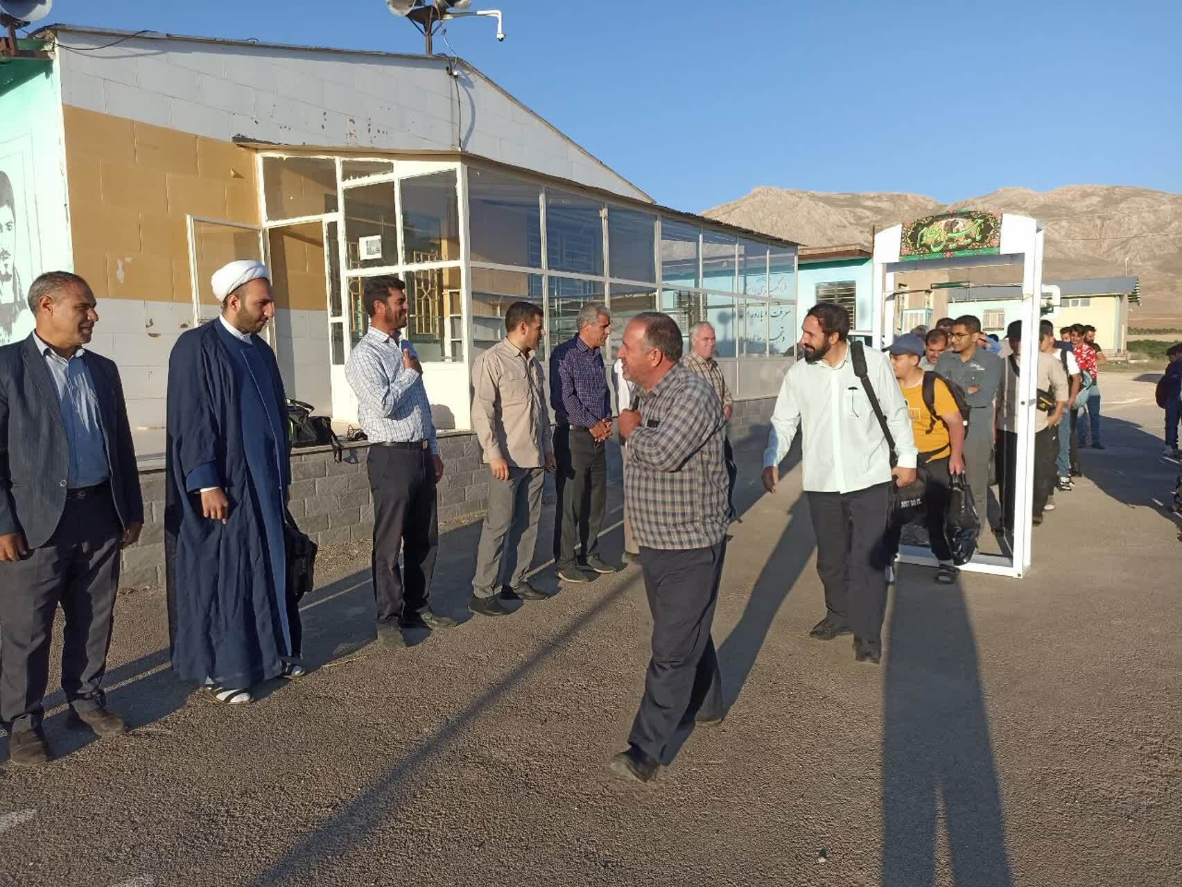 اعزام کاروان راهیان نور به مناطق عملیاتی دفاع مقدس از استان زنجان اعزام کاروان راهیان نور به مناطق عملیاتی دفاع مقدس از استان زنجان