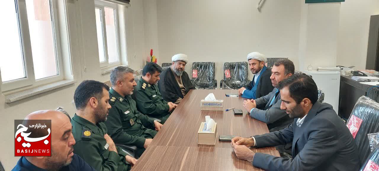 دیدار فرمانده ناحیه مقاومت بسیج لالی با دادستان و رئیس دادگستری دیدار فرمانده ناحیه مقاومت بسیج لالی با دادستان و رئیس دادگستری