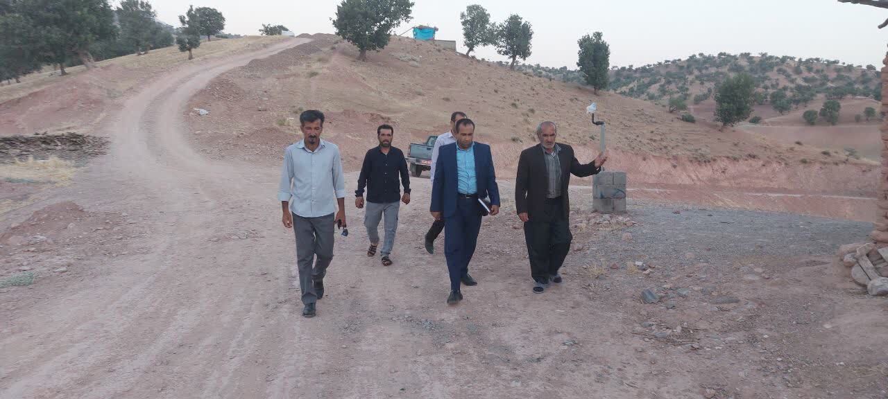 انتقاد مردم روستای مرغ چنار سادات محمودی از نداشتن جاده دسترسی