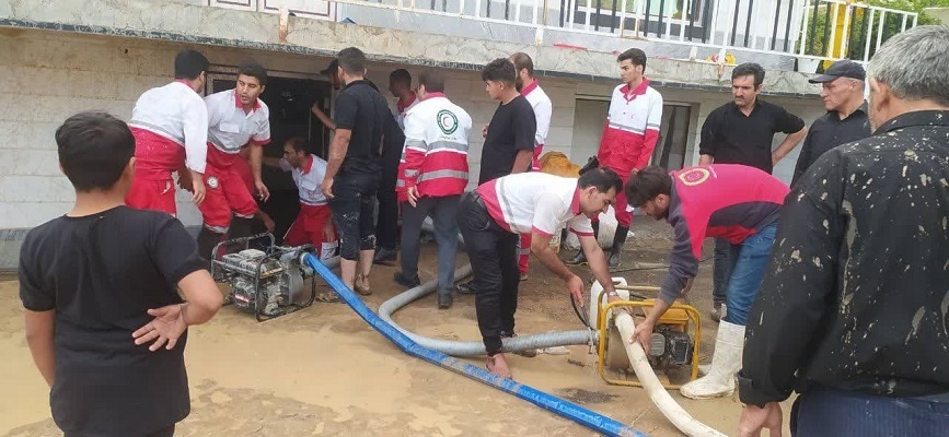 مدادرسانی جمعیت هلال احمر به سیل زدگان بستان آباد مدادرسانی جمعیت هلال احمر به سیل زدگان بستان آباد
