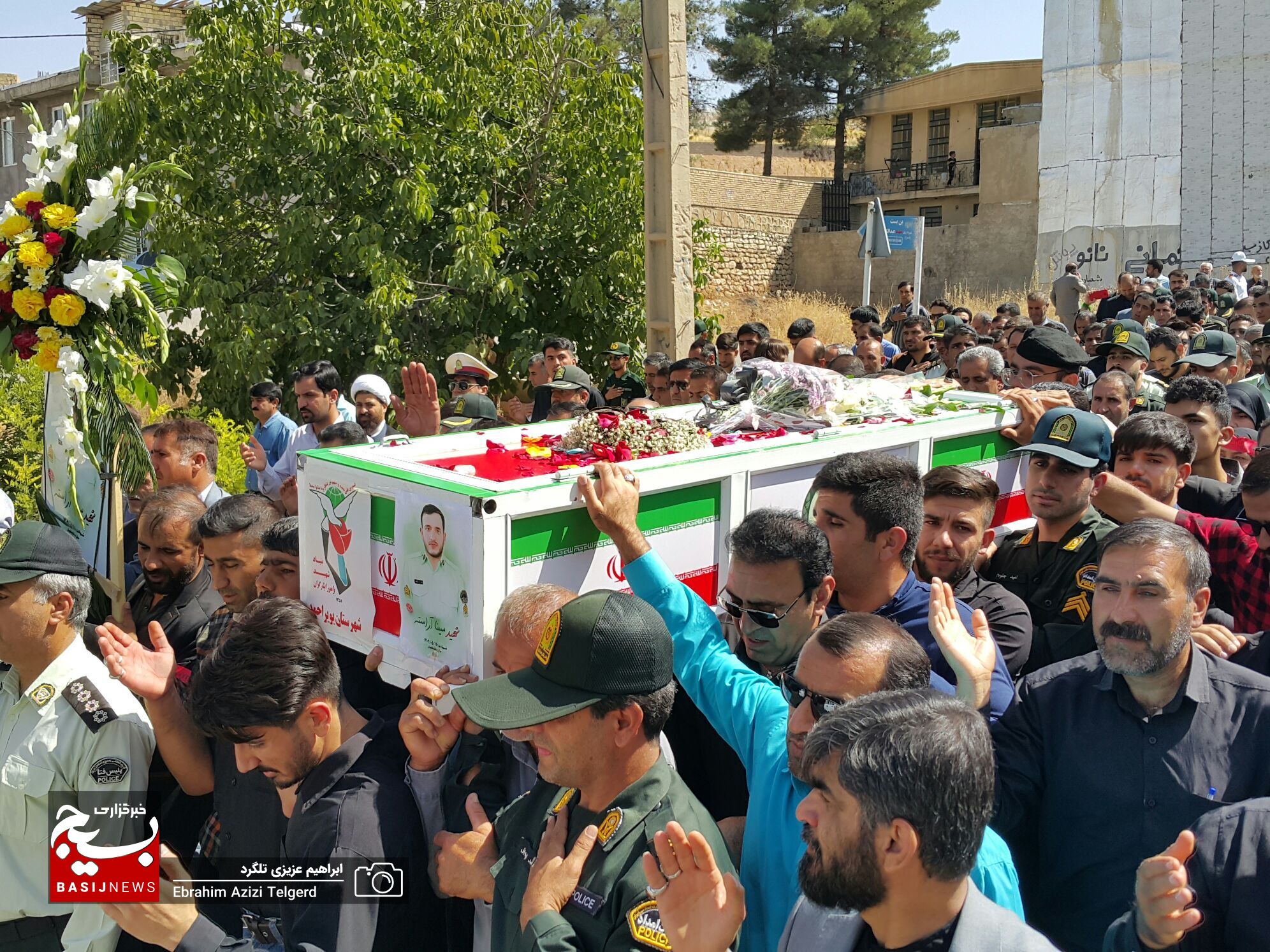 مراسم تشییع و خاکسپاری باشکوه شهید مدافع امنیت در یاسوج از دریچه دوربین خبرنگار بسیج + ( تصاویر )