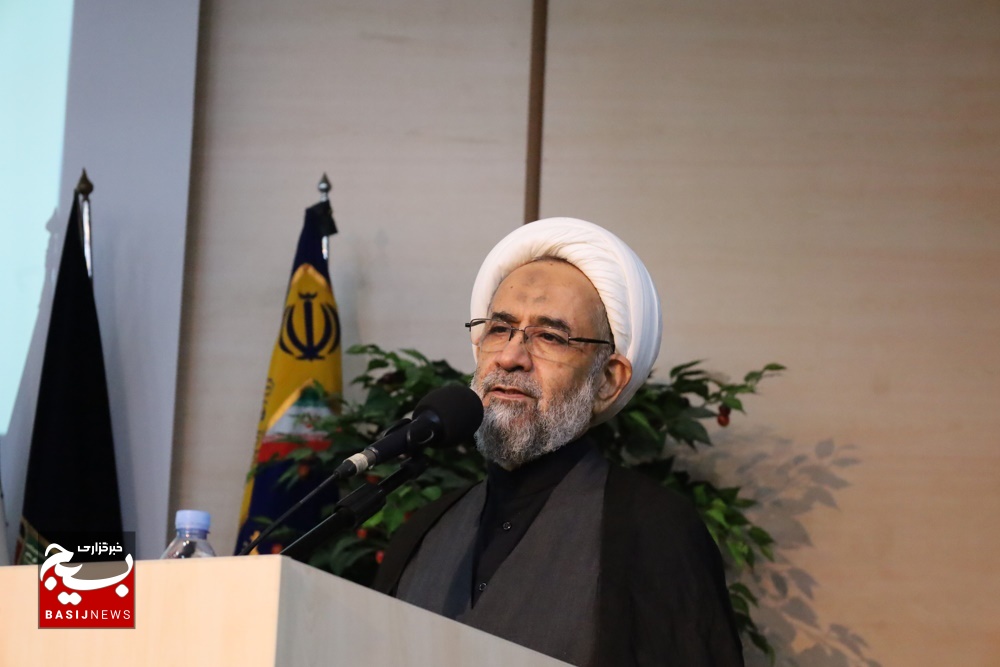 باید نقش روحانیون در دفاع مقدس برای نسل جدید تبیین شود باید نقش روحانیون در دفاع مقدس برای نسل جدید تبیین شود