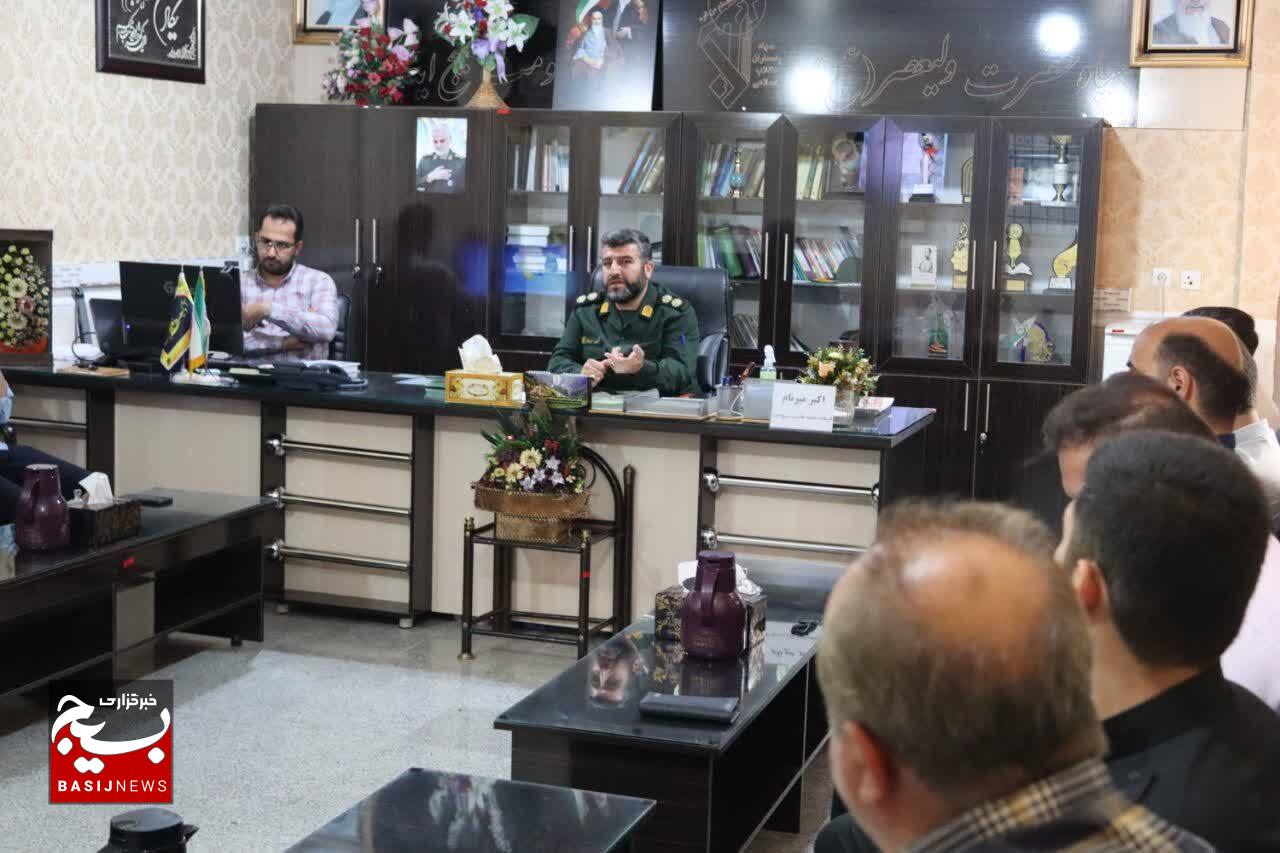 تجلیل از خبرنگاران توسط فرمانده سپاه ناحیه ایذه تجلیل از خبرنگاران توسط فرمانده سپاه ناحیه ایذه