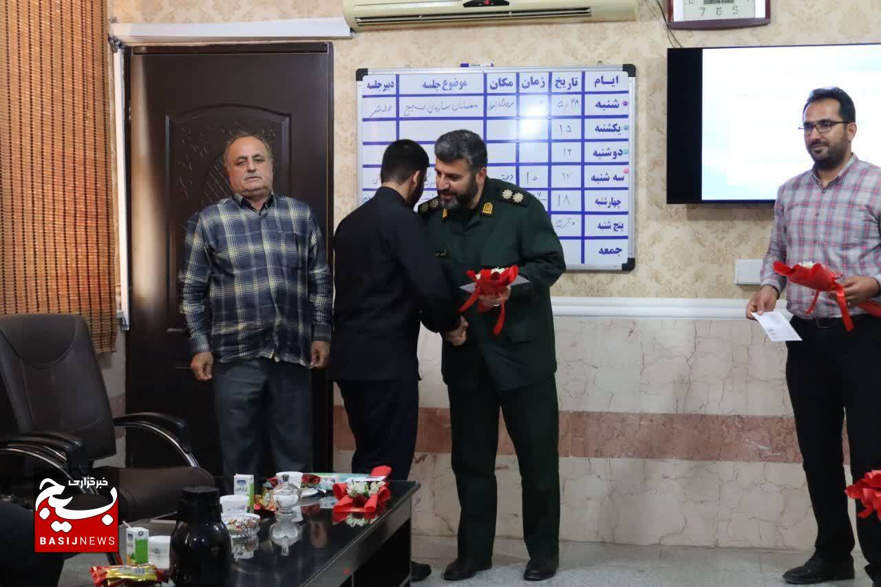 تجلیل از خبرنگاران توسط فرمانده سپاه ناحیه ایذه تجلیل از خبرنگاران توسط فرمانده سپاه ناحیه ایذه