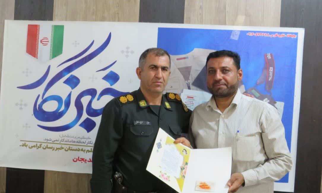 تقدیر مجموعه ی نیروی انتظامی از خبرنگار بسیج و خبرنگاران هندیجان تقدیر مجموعه ی نیروی انتظامی از خبرنگار بسیج و خبرنگاران هندیجان