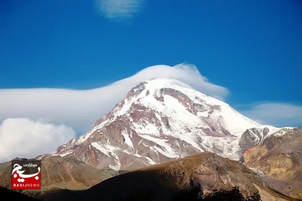 نام و یاد شهدای محله لاله تبریز بر بام اورست کوچک درخشید نام و یاد شهدای محله لاله تبریز بر بام اورست کوچک درخشید