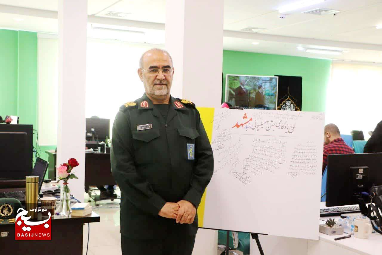 تجلیل از مدیران رسانه های استان با حضور نمایندگان فرماندهی سپاه امام رضا(ع) + عکس