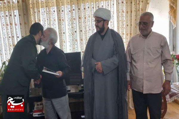 دیدار فرمانده و مسئول نمایندگی ولی فقیه در سپاه تویسرکان با پیشکسوتان و رزمندگان دفاع مقدس دیدار فرمانده و مسئول نمایندگی ولی فقیه در سپاه تویسرکان با پیشکسوتان و رزمندگان دفاع مقدس