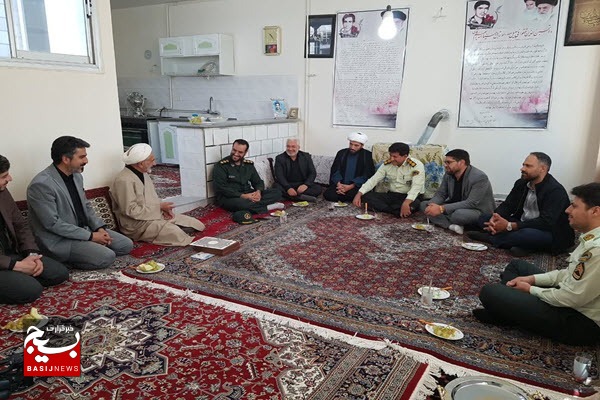 دیدار مسئولان تویسرکان با ۴ خانواده شهید عملیات مرصاد دیدار مسئولان تویسرکان با ۴ خانواده شهید عملیات مرصاد