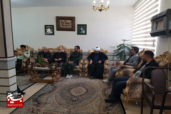دیدار مسئولان تویسرکان با ۴ خانواده شهید عملیات مرصاد دیدار مسئولان تویسرکان با ۴ خانواده شهید عملیات مرصاد