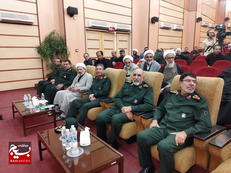 تجلیل از فرمانده، نماینده ولی فقیه و معاون روابط عمومی و تبلیغات سپاه ثارالله بعنوان رده برتر تجلیل از فرمانده، نماینده ولی فقیه و معاون روابط عمومی و تبلیغات سپاه ثارالله بعنوان رده برتر