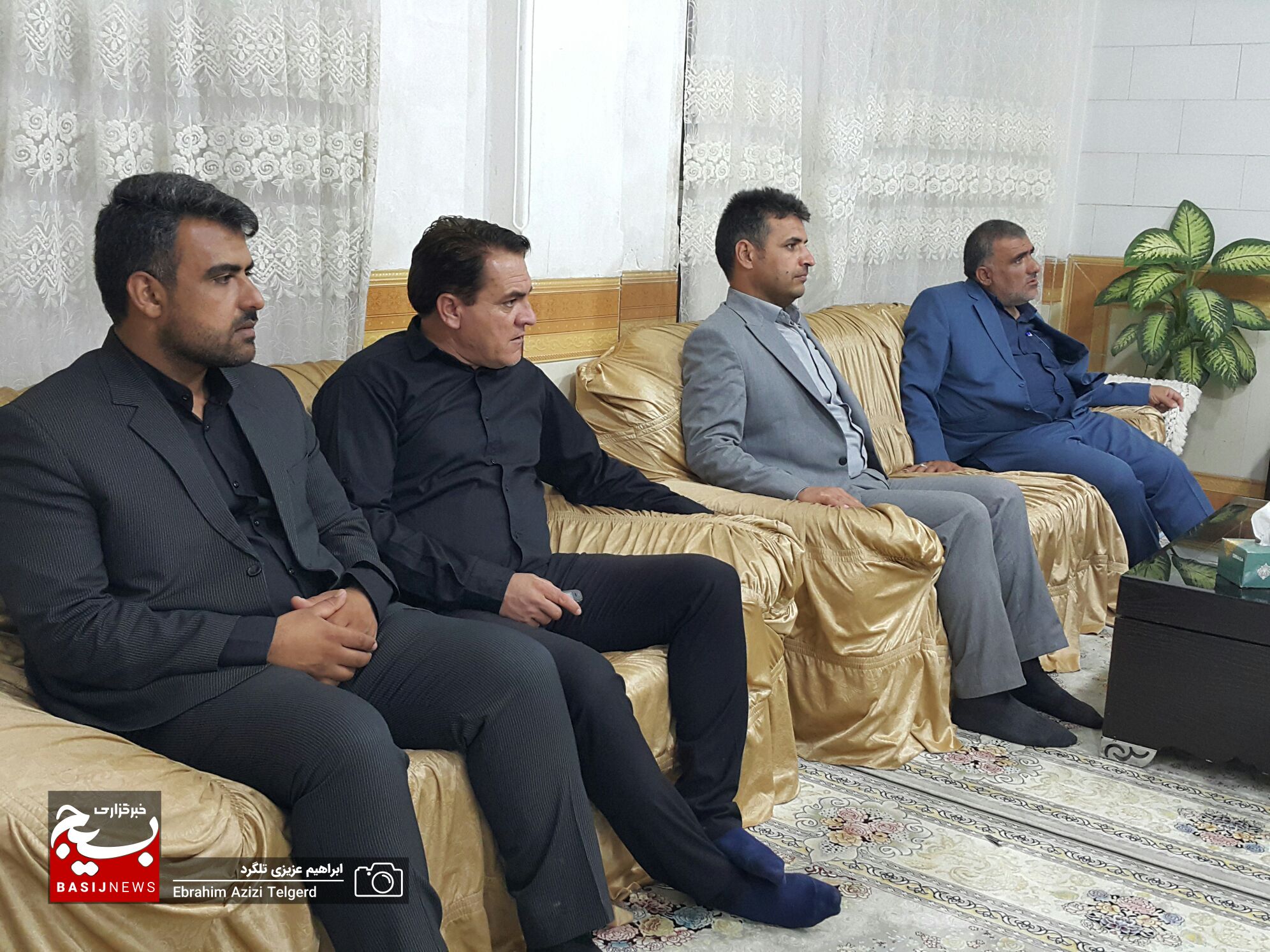 دیدار و عیادت فرمانده تیپ ۴۸ فتح از یک جانباز در یاسوج دیدار و عیادت فرمانده تیپ ۴۸ فتح از یک جانباز در یاسوج