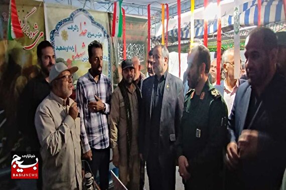 بازدید فرمانده سپاه استان سمنان از غرفه های اجلاسیه شهدای میامی