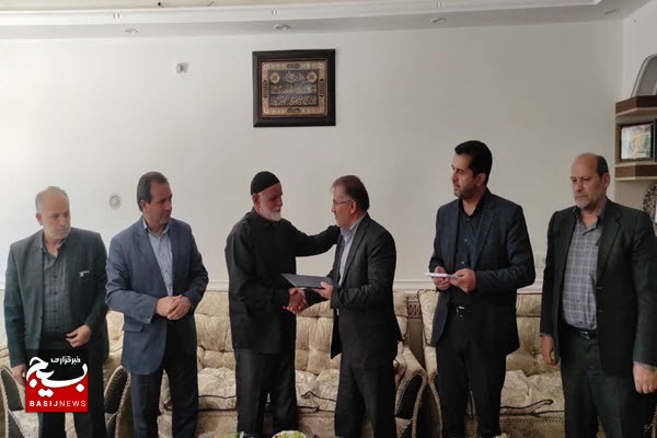 دیدار جمعی از مسئولین شهرستان بهار با خانوادههای معظم شهدا+تصاویر دیدار جمعی از مسئولین شهرستان بهار با خانوادههای معظم شهدا+تصاویر