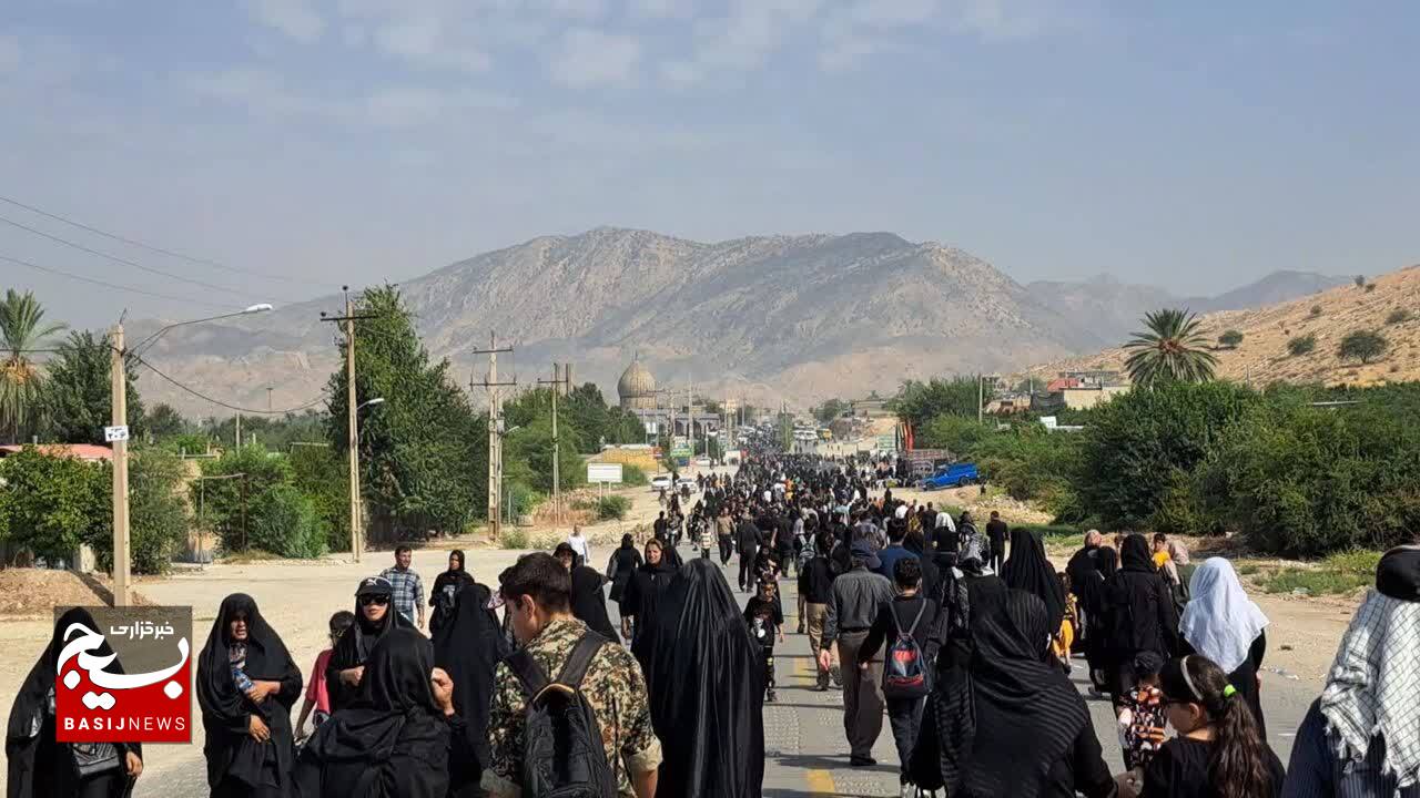 پیادهروی ۶۰هزار نفری مردم کازرون در اربعین حسینی پیادهروی ۶۰هزار نفری مردم کازرون در اربعین حسینی