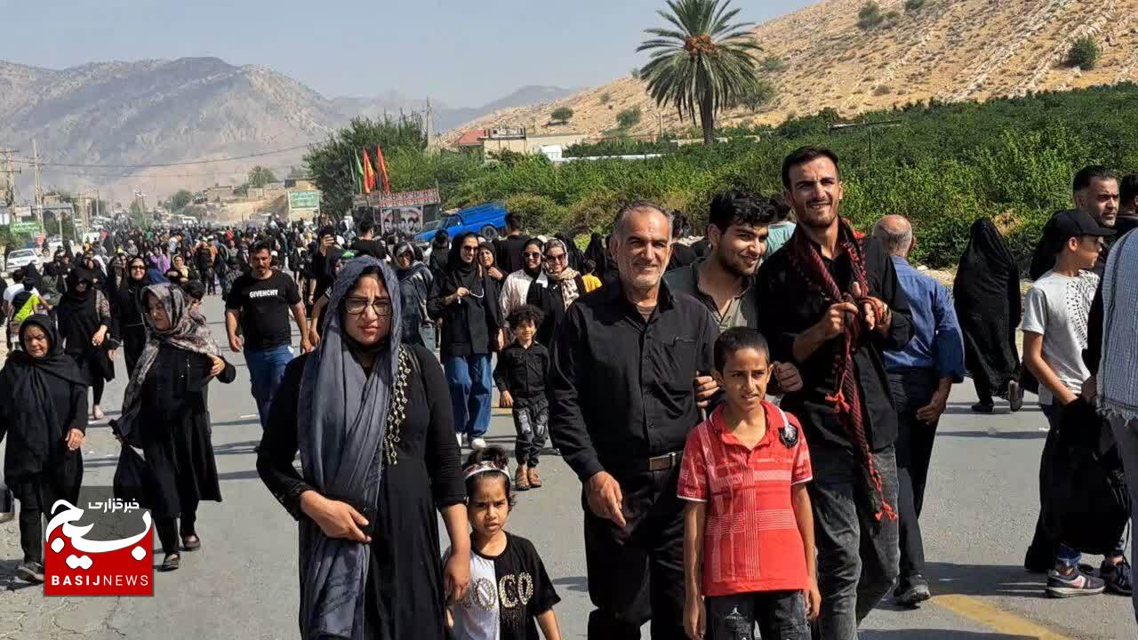 پیادهروی ۶۰هزار نفری مردم کازرون در اربعین حسینی پیادهروی ۶۰هزار نفری مردم کازرون در اربعین حسینی