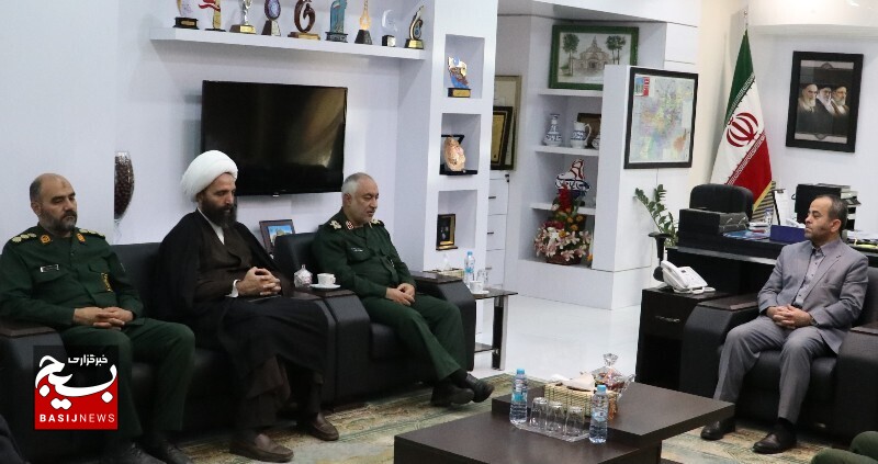 با نگاه جهادی و انقلابی بدنبال حل مسائل زیرساختی استان و رفع مشکلات مردم هستیم با نگاه جهادی و انقلابی بدنبال حل مسائل زیرساختی استان و رفع مشکلات مردم هستیم