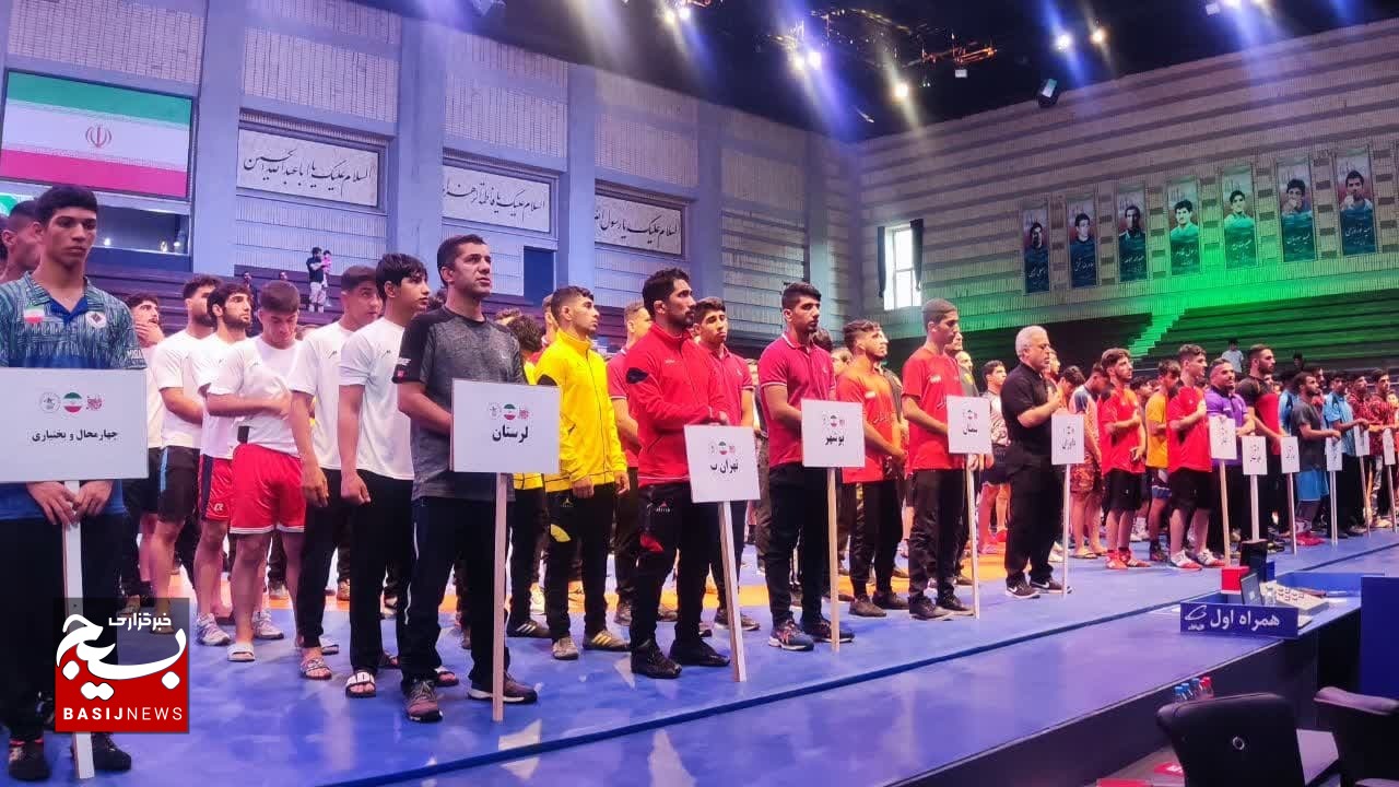 کشتی ایران همیشه در کنار انقلاب بود /کشتی گیران شبیه شهدا پرچم کشور را به اهتزاز در آوردند کشتی ایران همیشه در کنار انقلاب بود /کشتی گیران شبیه شهدا پرچم کشور را به اهتزاز در آوردند